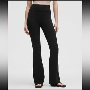 Lululemon Groove Pant SHR Flare in Nulu